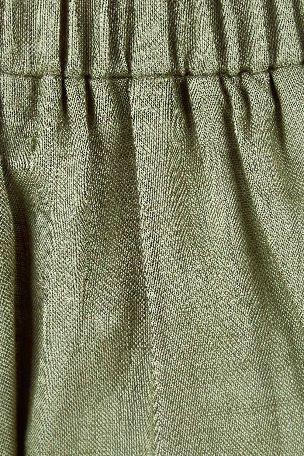 Product shot of the Studio Crop Pant in colour Khaki (Green), detail