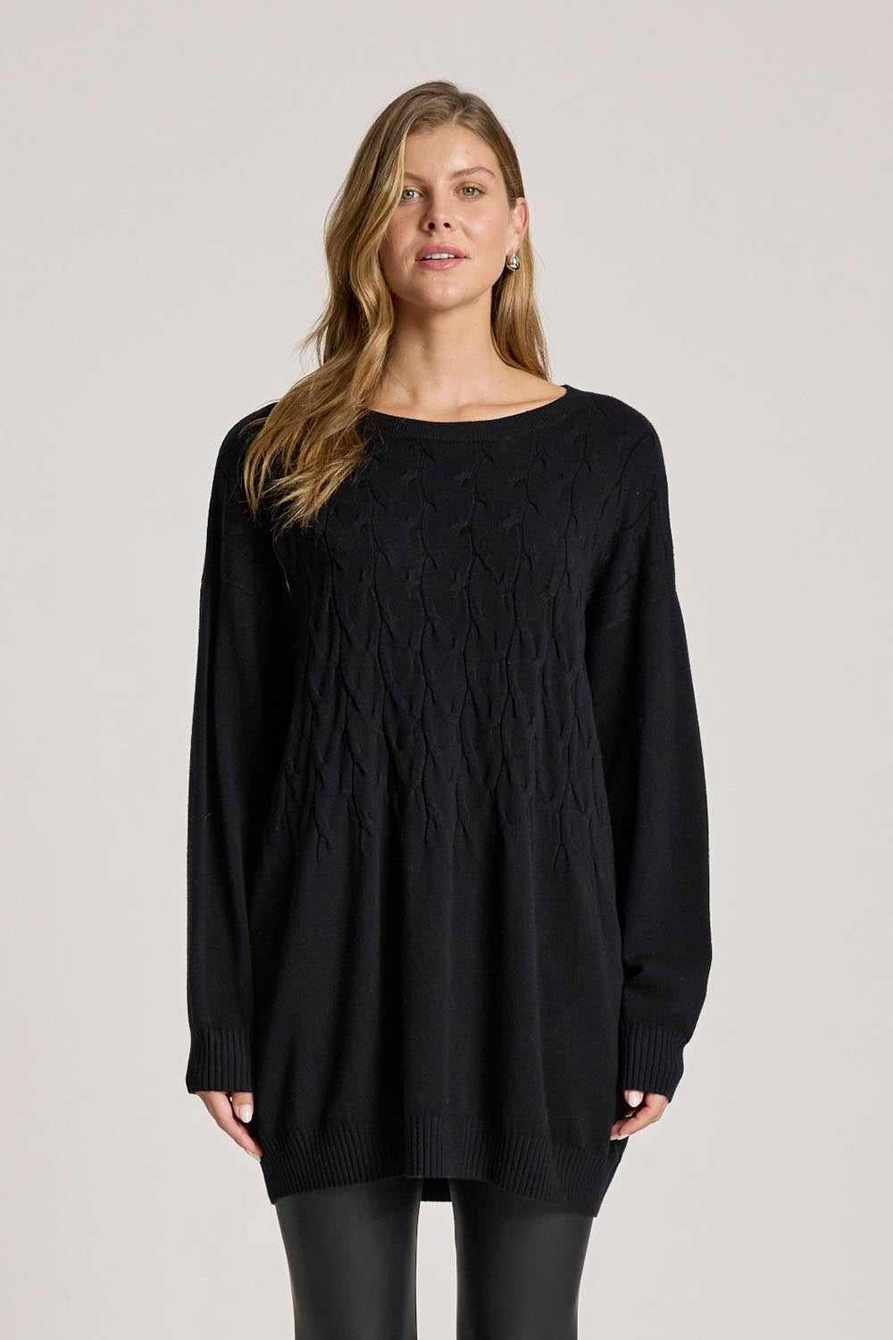 A model wearing the Samira Relaxed Knit in colour Black, from the front, cropped image
