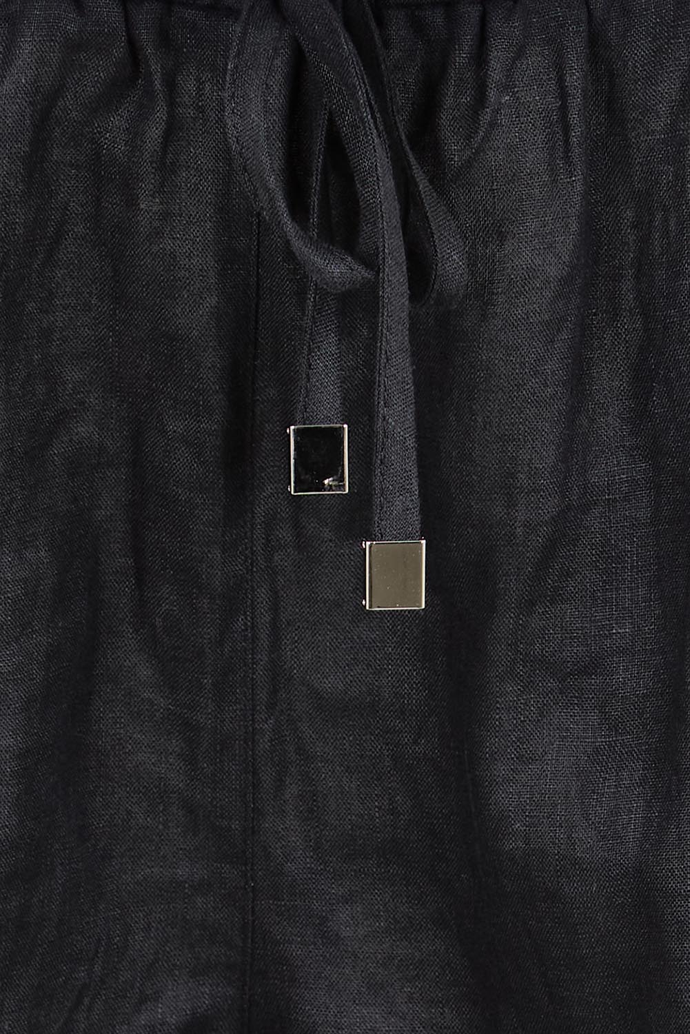 Product shot of the Studio Linen Bermuda Short – Black in colour Black, showing detail