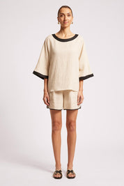 Model Genericm wearing size sample of the Maris Relaxed Splice Top – Tuskblack in colour Tuskblack, from the front