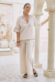 Model Genericm wearing size sample of the Maris Splice Pant – Tuskblack in colour Tuskblack, from the front