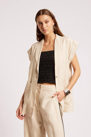 Model Genericm wearing size sample of the Maris Blazer Vest – Tuskblack in colour Tuskblack, from an angle