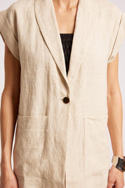 Model Genericm wearing size sample of the Maris Blazer Vest – Tuskblack in colour Tuskblack, in a cropped view