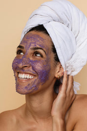 A model wearing the Super Acai Exfoliator in colour Natural, from the front, showing the whole outfit