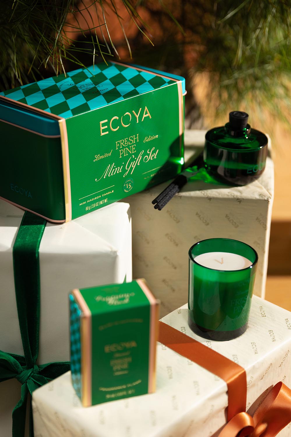 Product shot of the Mini Gift Set - Freshpine in colour Freshpine, from the front