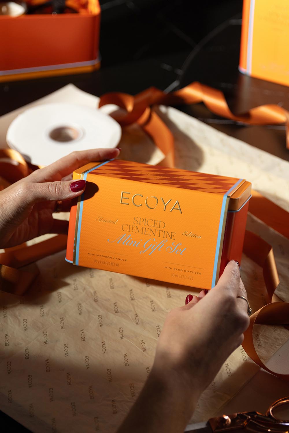 Product shot of the Mini Gift Set - Spicedclementine in colour Spicedclementine, from the back
