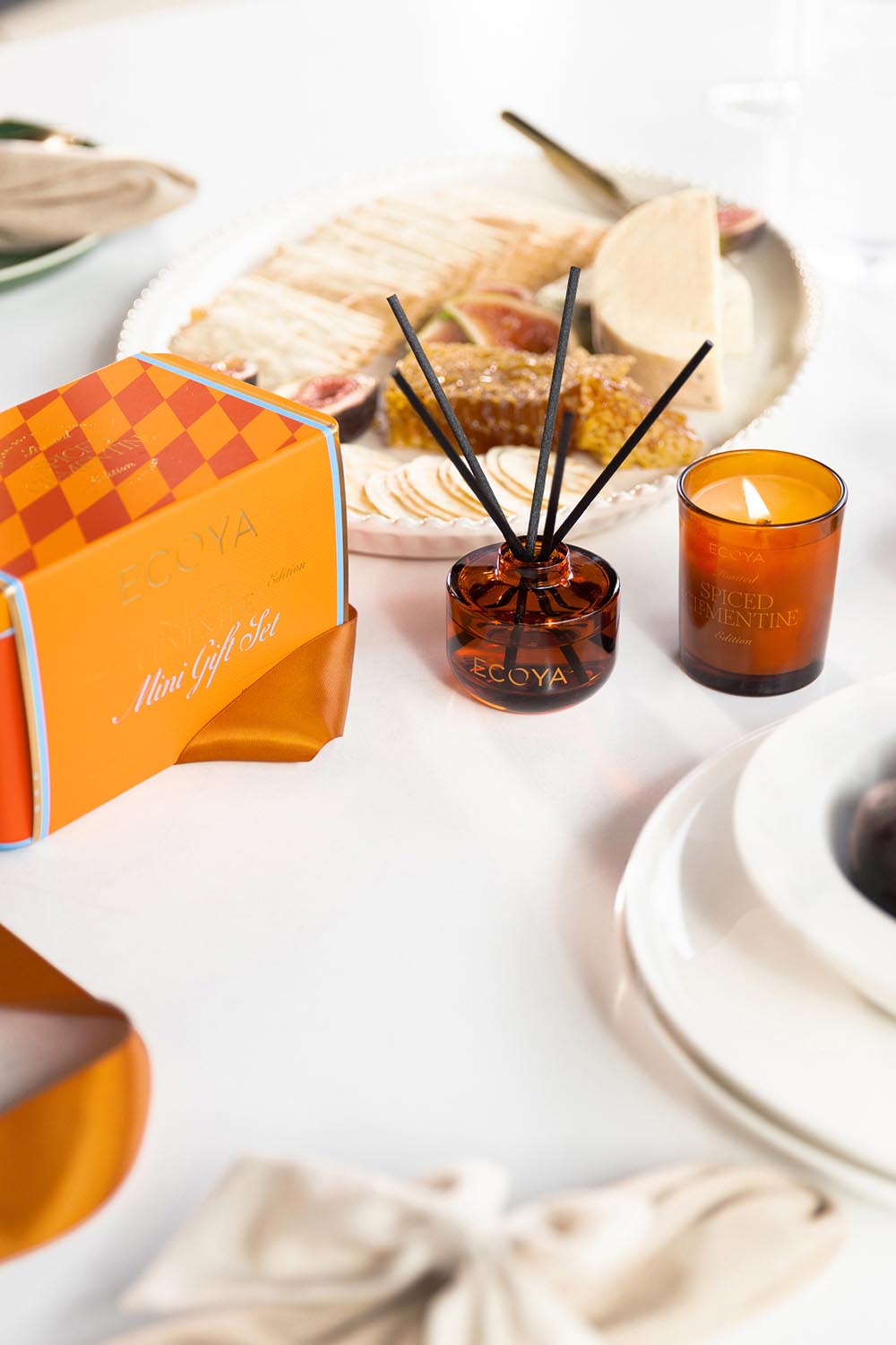 Product shot of the Mini Gift Set - Spicedclementine in colour Spicedclementine, from the front