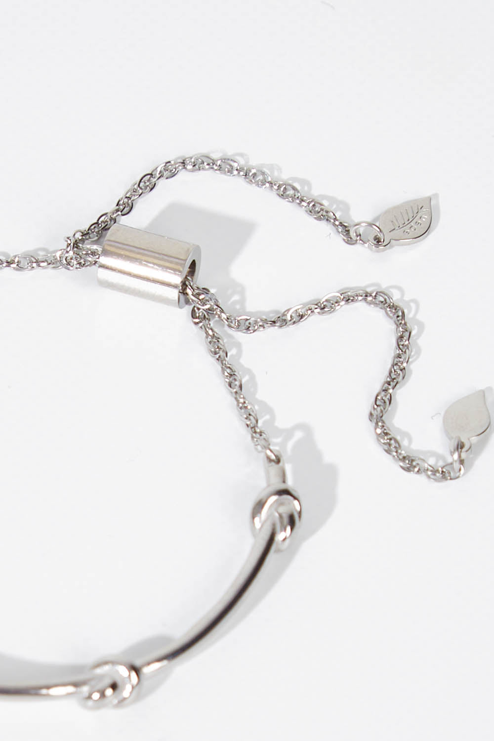 A model wearing size OneSize of the Knots Of Freedom Bracelet in colour Steel (Metallics), from the front, showing the whole outfit