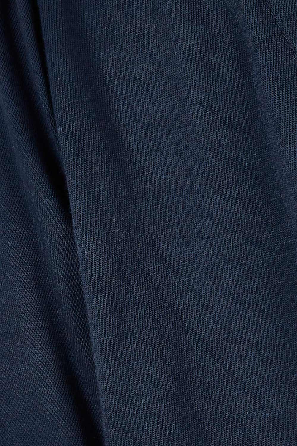 Product shot of the Ampersand Tee in colour Drksapp (Blue), detail