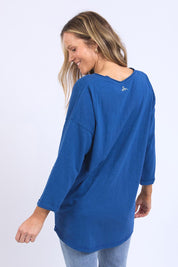 A model wearing the Horizon Cotton Sweat in colour Drksapph (Blue), from the back