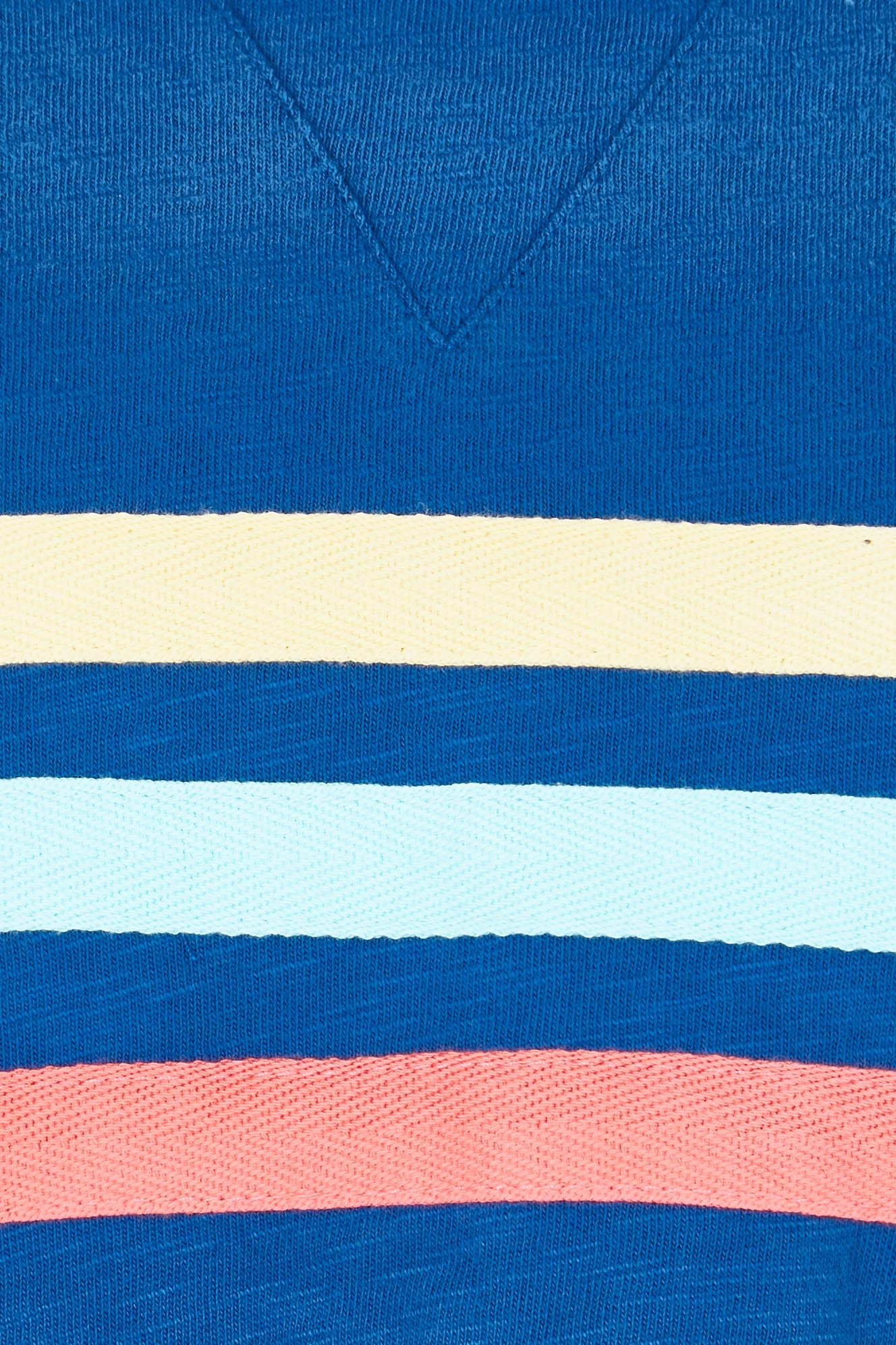 Product shot of the Horizon Cotton Sweat in colour Drksapph (Blue), detail