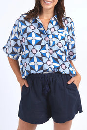 A model wearing the Painted Tile Linen Blend Shirt in colour Geoprint (Blue), from the front, cropped image