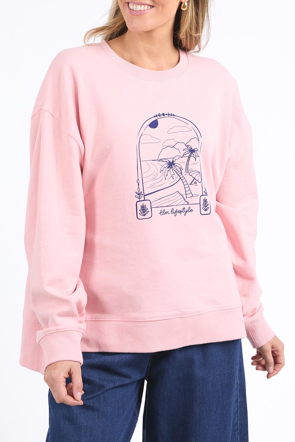 A model wearing the Sketch Cotton Crew in colour Pinkblush (Pink), from the front, cropped image