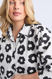 A model wearing the Azalea Lyocell Linen Shirt in colour Mars, from the front, cropped image
