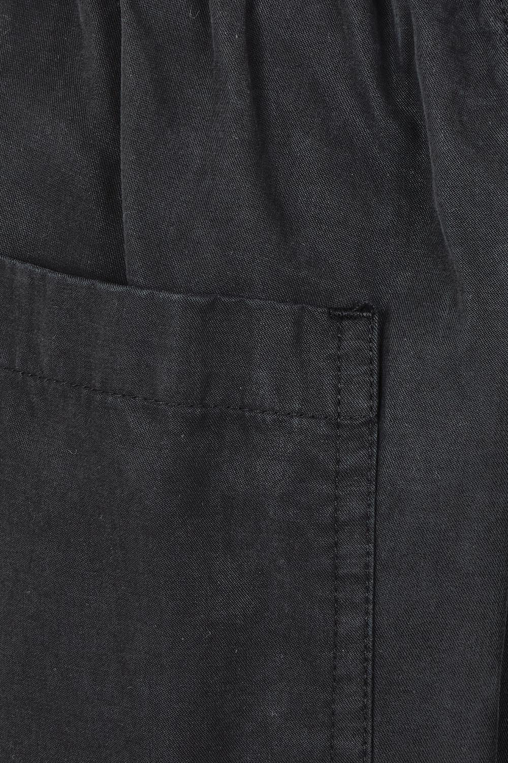 Product shot of the Lucinda Lyocell Cotton Short in colour Black (Black), detail