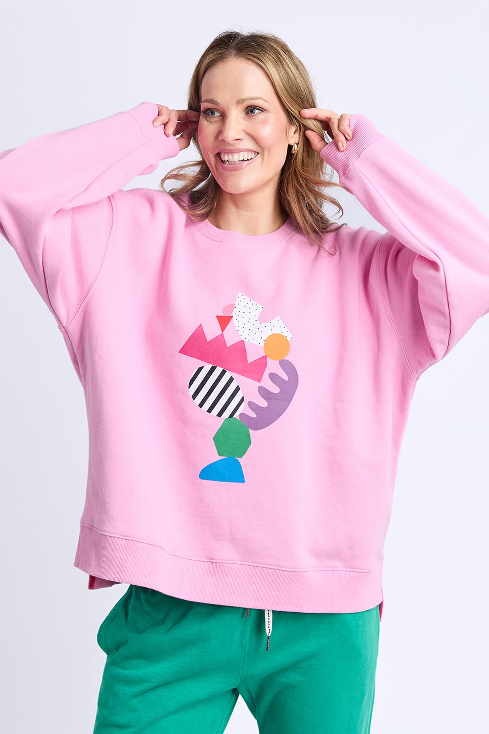 Model Genericm wearing size sample of the Deb Mcnaughton Crew – Prettypink in colour Prettypink, in a cropped view