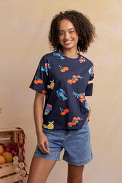 Model Genericm wearing size sample of the Market Tee – Navy in colour Navy, in a cropped view
