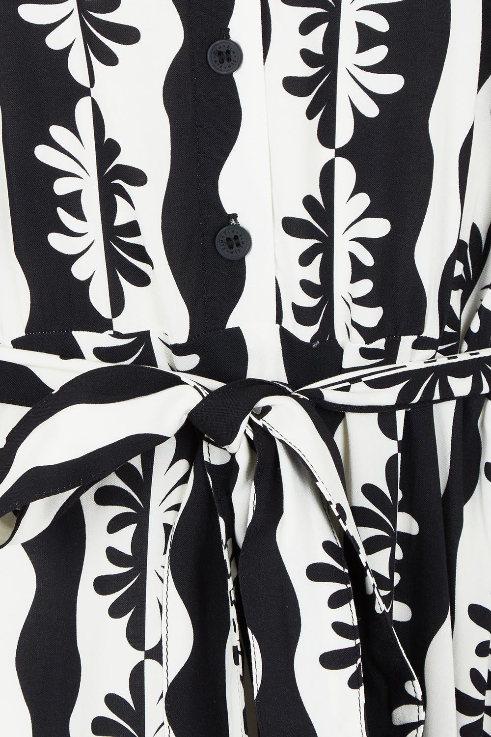 Product shot of the Casa Dress in colour Blackmarsh (Black), detail