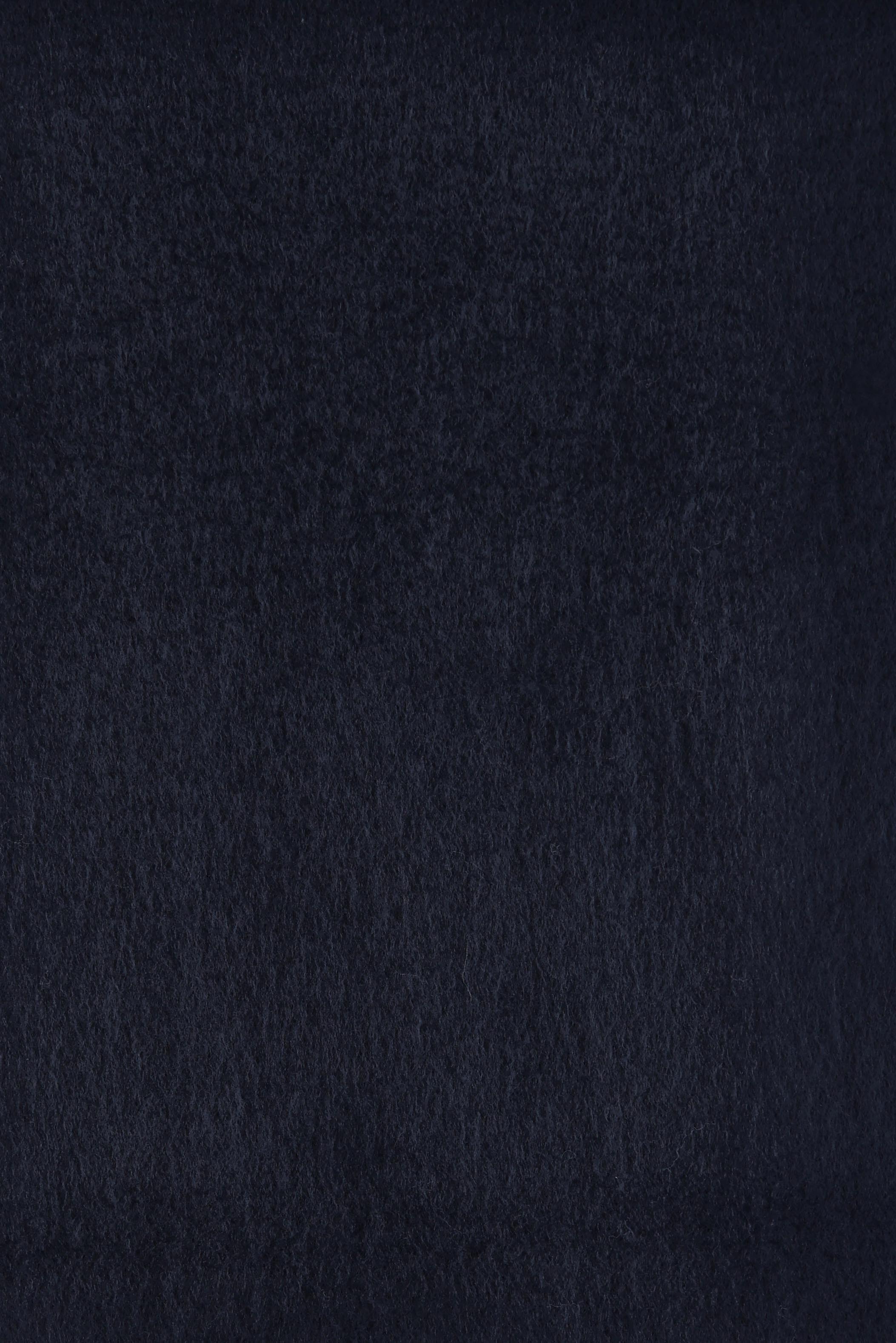 Product shot of the Cosy Scarf in colour Navy (Blue), detail