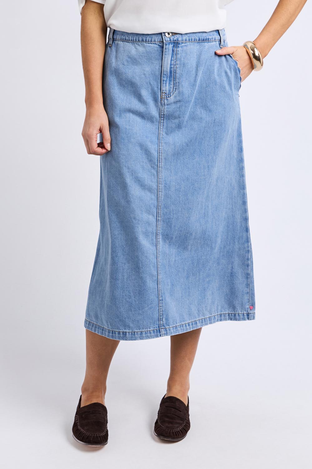 A model wearing the Scallop Edge Denim Skirt in colour Lightblue (Blue), from the front, cropped image