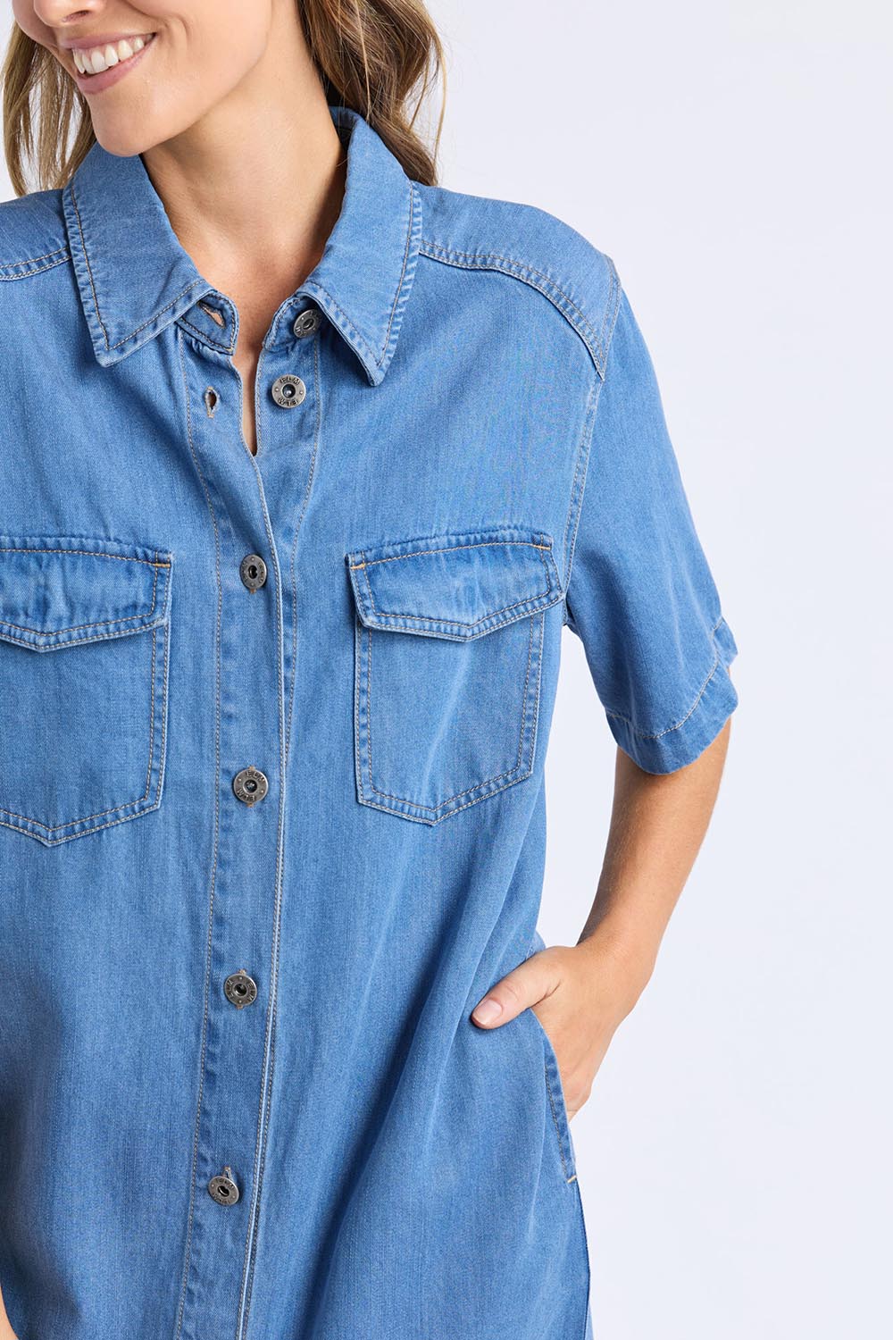 A model wearing the Cora Denim Lyocell Blend Dress in colour Misblue (Blue), from the front, cropped image