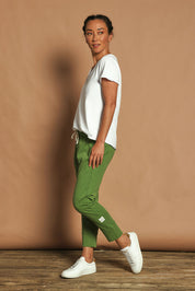 Model Katie wearing size 10 of the Fundamental Brunch Cotton Pant in colour Cedargreen (Green), from the front, showing the whole outfit