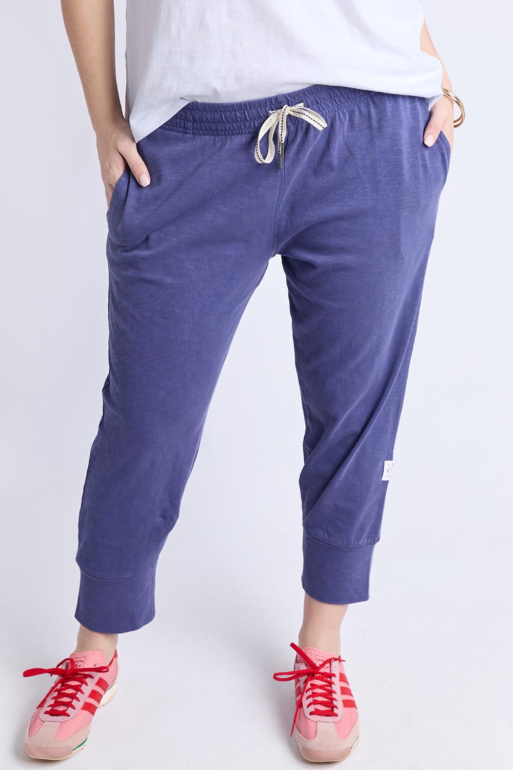 A model wearing the Fundamental Brunch Cotton Pant in colour Vintagebl (Blue), from the front, cropped image