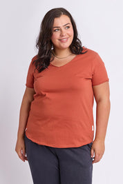 Model Genericm wearing size sample of the Fundamental Pima Vee Tee – Earthbrown in colour Earthbrown, in a cropped view