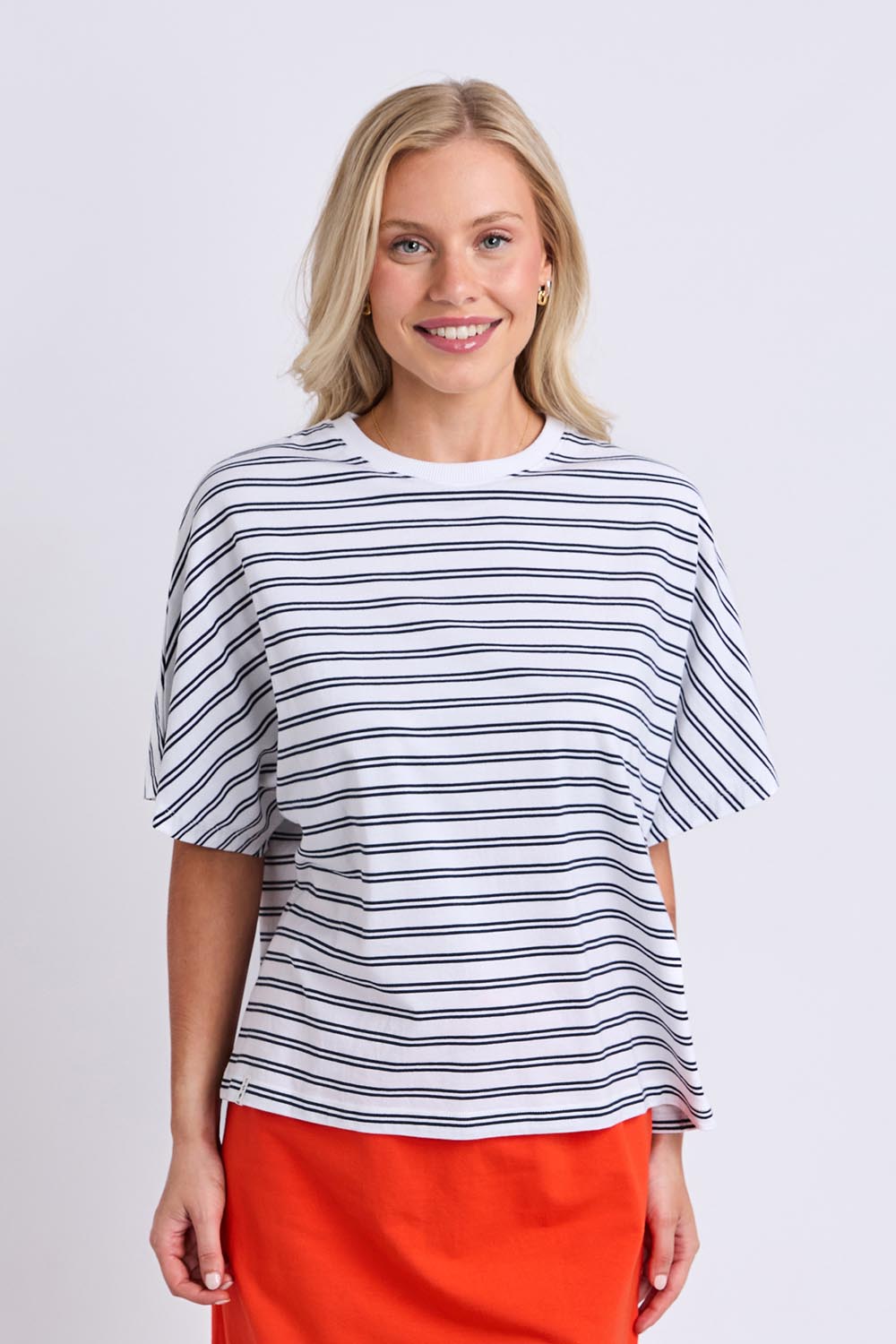 Model Genericm wearing size sample of the Fundamental Luna Ss Stripe Cotton Tee – Whitenavy in colour Whitenavy, in a cropped view