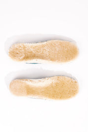 A model wearing size 7 of the Sheepskin Insole in colour Natural, from the front, showing the whole outfit