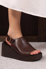 Product shot of the Ariani Sandal - Chestnut in colour Chestnut, from the front