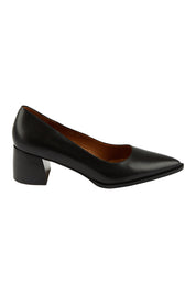 Product shot of the Auris Leather Heel in colour Black (Black), from the front