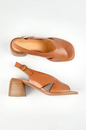 A model wearing size 37 of the Isadora Leather Heel in colour Brandy, from the front, showing the whole outfit
