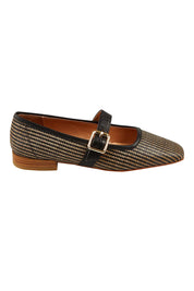 Product shot of the Sophy Leather Flat in colour Blackgrass (Black), from the front