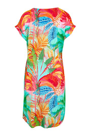 Product shot of the Alisa Shift Short Sleeve Dress in colour Print (Green), from the back