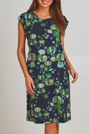 Model Madeline wearing size S of the Bobby Cotton Jersey Dress in colour Arugreen (Black), from the front, cropped image