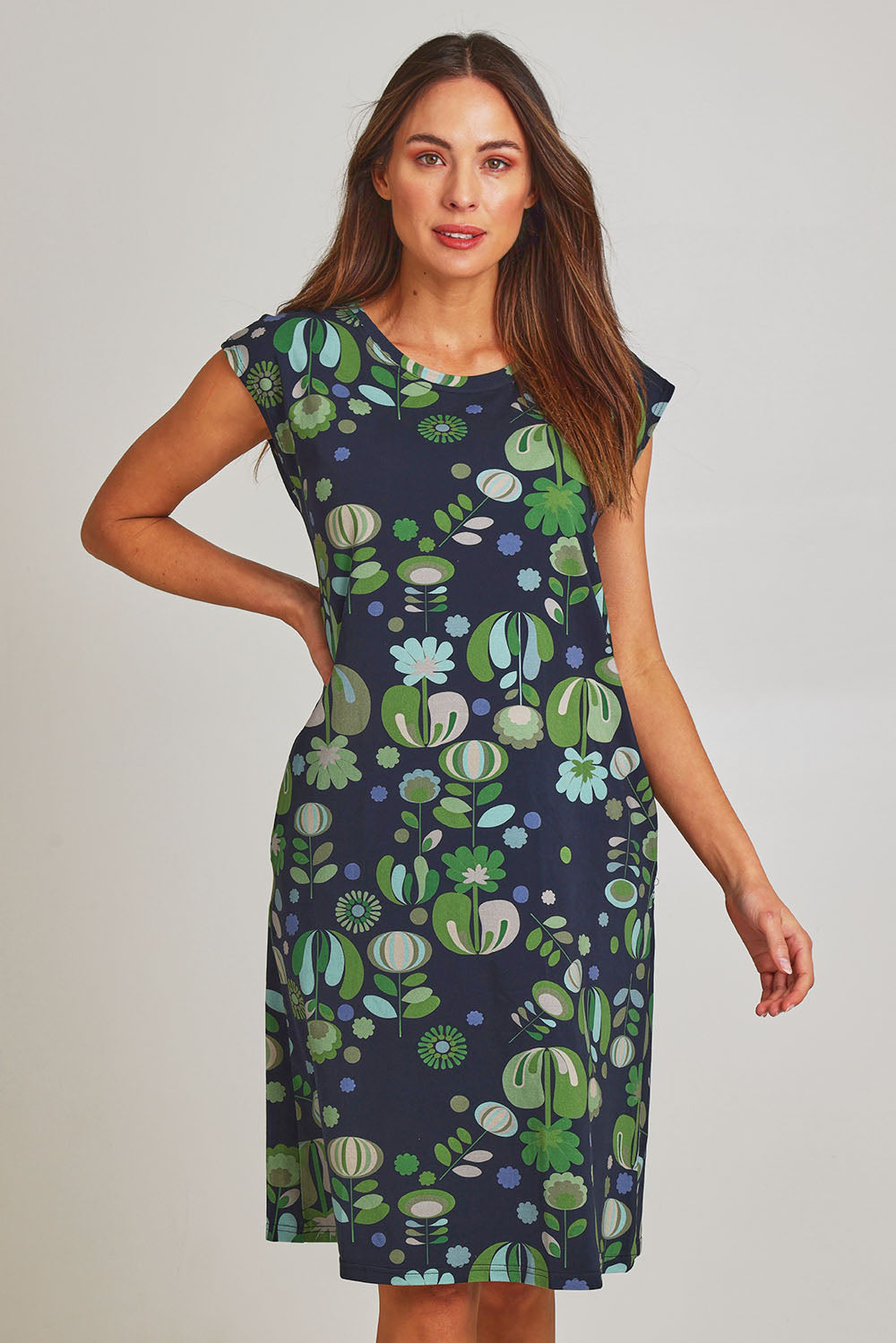 Model Madeline wearing size S of the Bobby Cotton Jersey Dress in colour Arugreen (Black), from the front, cropped image