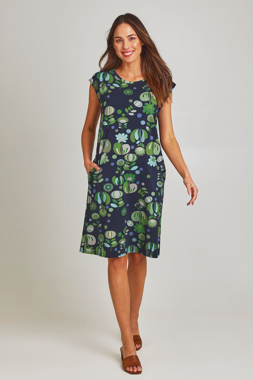 Model Madeline wearing size S of the Bobby Cotton Jersey Dress in colour Arugreen (Black), from the front, showing the whole outfit