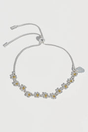 Product shot of the Daisy Chain Bracelet in colour Silver (Metallics), detail
