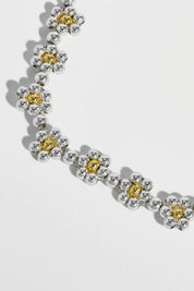 Product shot of the Daisy Chain Bracelet in colour Silver (Metallics), detail