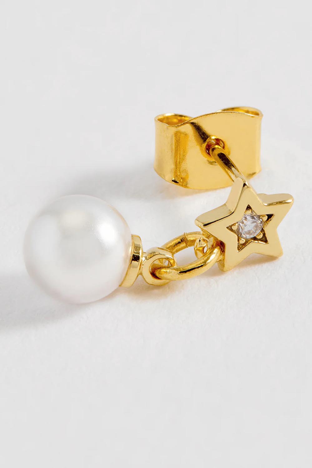Product shot of the Star & Pearl Stud Earring in colour Goldpearl (Metallics), detail