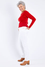 Model Elise wearing size 10 of the Lou Lou Skinny Jean in colour White (White), from the front, showing the whole outfit