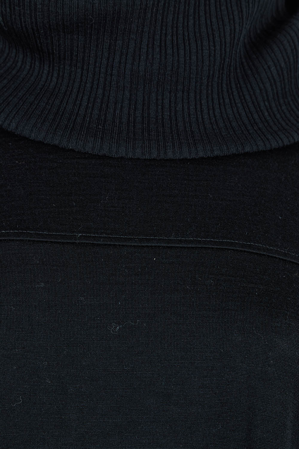 Product shot of the Merino Love Your Moves Sweater in colour Black (Black), detail