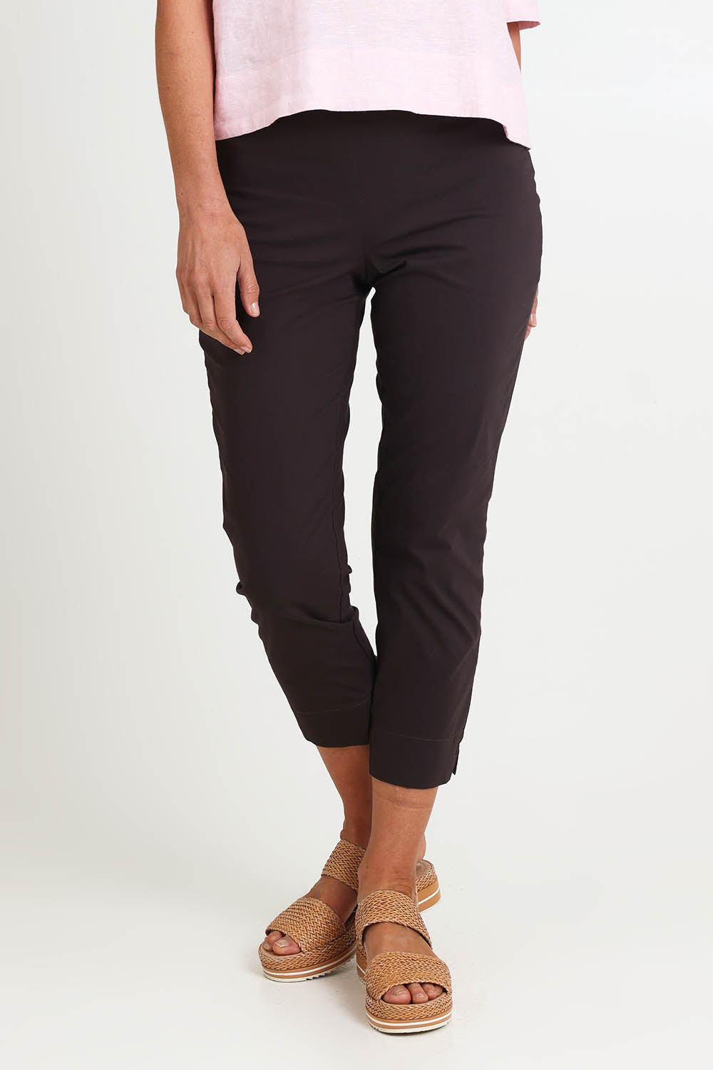 Model Riinar wearing size 10 of the Fuss Free 7/8 Pant – Sable in colour Sable, in a cropped view
