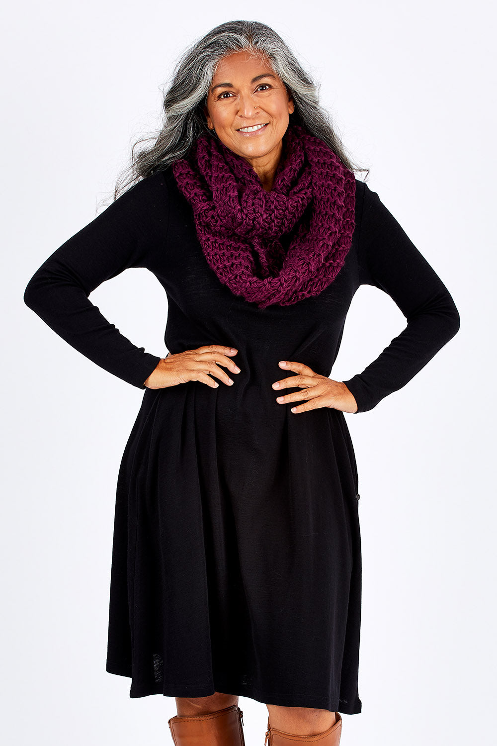 Model Nadine wearing size S of the Raise The Bar Rib Swing Shift in colour Black (Black), from the front, cropped image