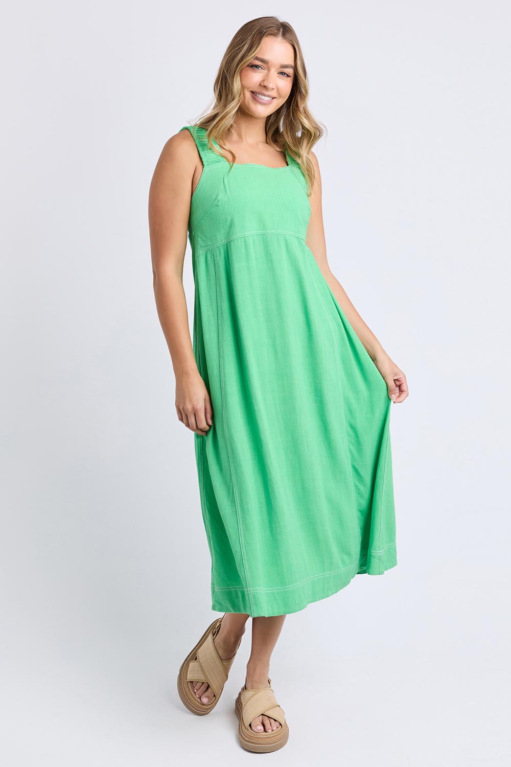 A model wearing the Sage Dress in colour Irishgreen (Green), from the front, showing the whole outfit