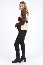 A model wearing the Canterbury Knit in colour Coffeevwhi, from the front, showing the whole outfit