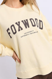 Model Genericm wearing size sample of the Elements Interval Cotton Crew – Buttercrea in colour Buttercrea, in a cropped view
