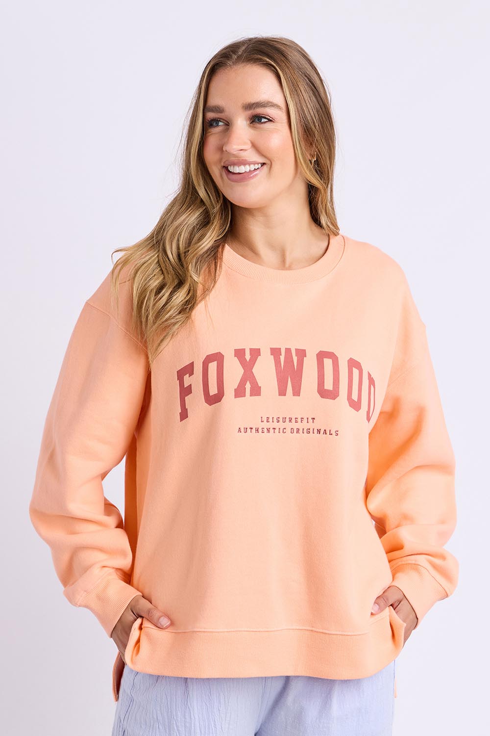 Model Genericm wearing size sample of the Elements Interval Cotton Crew – Neonpeach in colour Neonpeach, in a cropped view