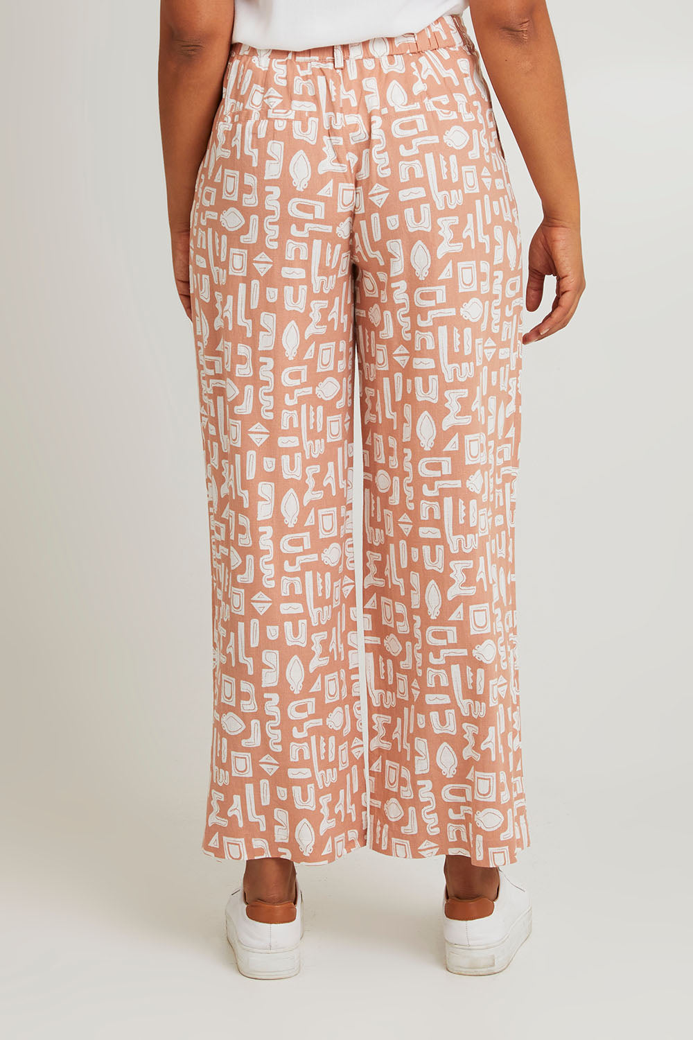Model Olivia wearing size 10 of the Etched Geo Pant in colour Clay, from the back